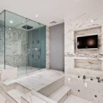 Glass partitions in the bathroom