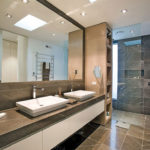 Vannas istabas dizains ar divām izlietnēm