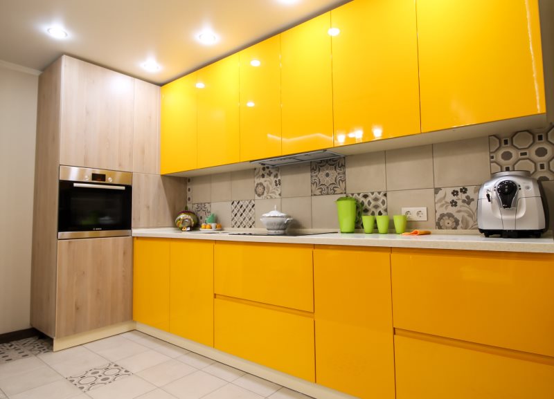 Fachadas de cozinha brilhante em laranja