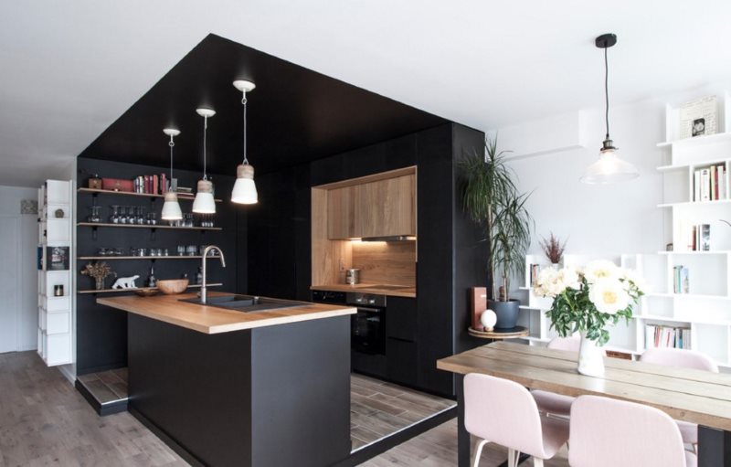 تخصيص مساحة العمل في غرفة المعيشة في المطبخ باستخدام المنصة