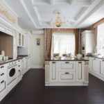 Sala virtuvē klasiskā stilā