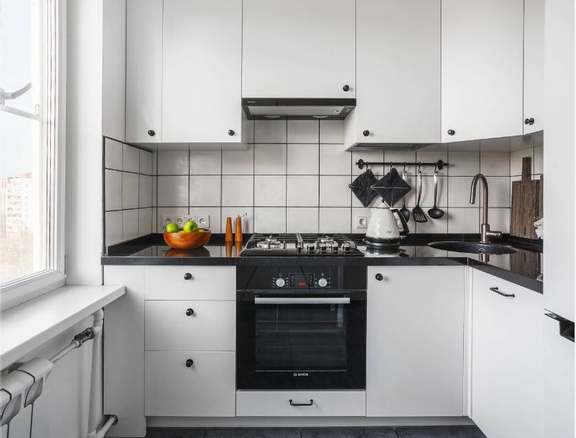 Built-in appliances in the interior of a compact kitchen
