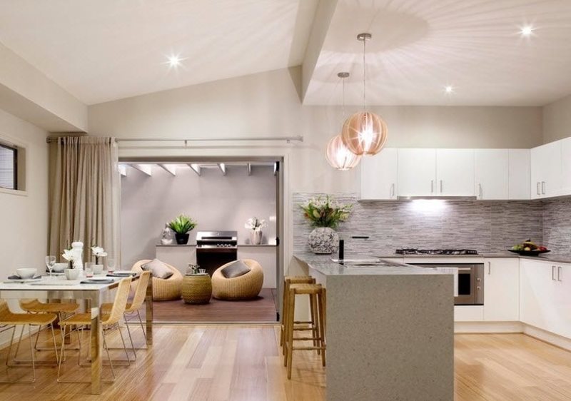 25 kvadratinių metrų virtuvės-svetainės lubų zonavimas