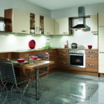 Fényes padló egy modern konyhában