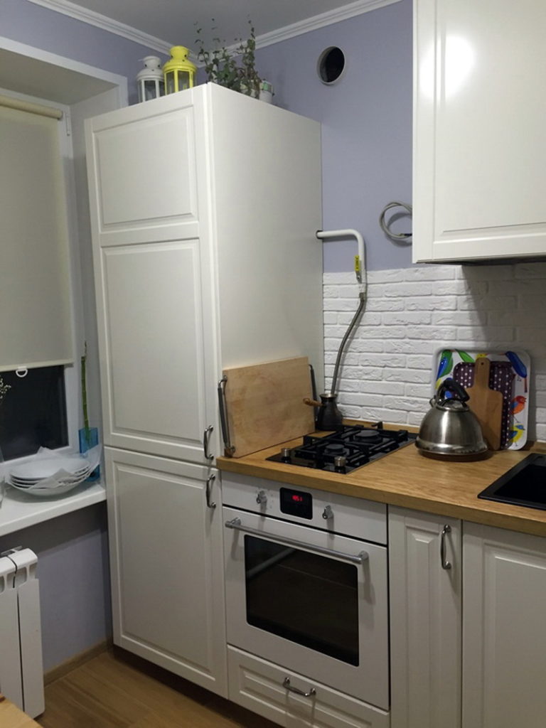 Réfrigérateur encastré dans la cuisine de Khrouchtchev