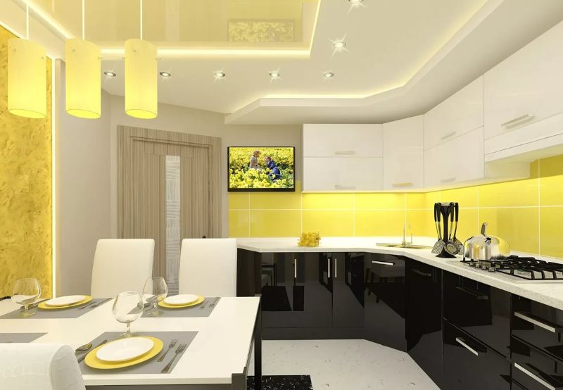 Sárga kötény a fekete alsó modern konyhában