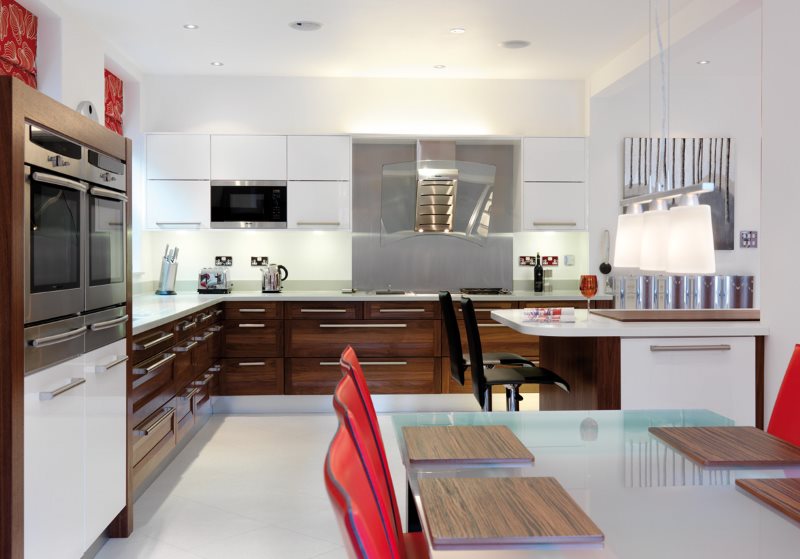 Spacious avant-garde style kitchen design
