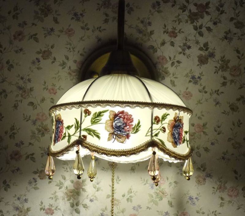 Floral pattern on the lampshade of a wall lamp
