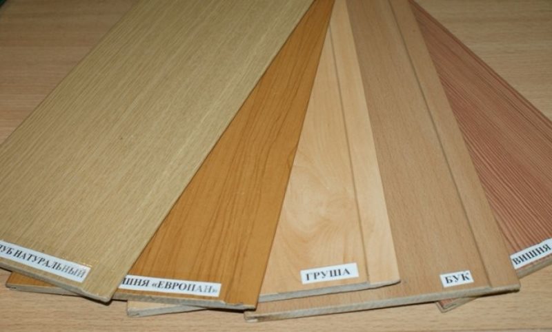 لوحات MDF الضيقة لأنواع مختلفة من الخشب