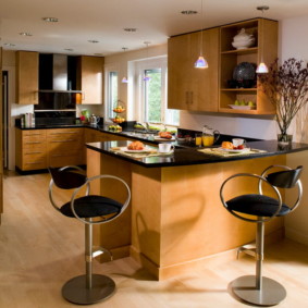 เก้าอี้บาร์สำหรับแนวคิดการออกแบบห้องครัว