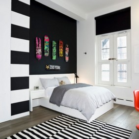 juodai balto miegamojo dizaino nuotrauka