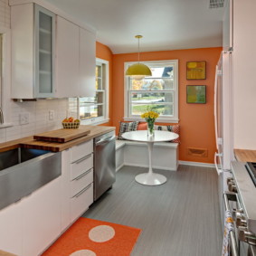 צבע הקירות בתצלום הפנימי של המטבח