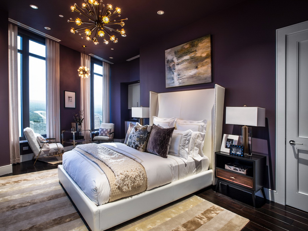 purpurna fotografija interijera spavaće sobe