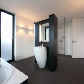 מינימליזם בחלק הפנימי של חדר אמבטיה מודרני
