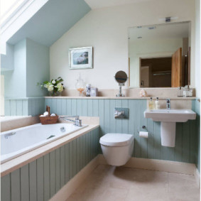 Cladding walls in a combined bathroom
