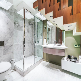 עיצוב חדר אמבטיה מתחת למדרגות בבית
