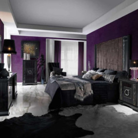 vues intérieures de la chambre violette