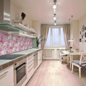Kitchen design with linear set