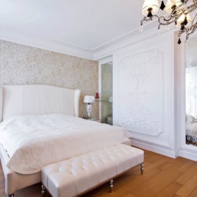 ديكور غرفة نوم كلاسيكية بيضاء