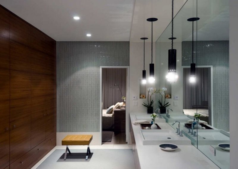 Pendant lights opposite the mirror wall in the bathroom