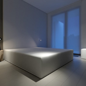 augsto tehnoloģiju guļamistabas interjera dizains