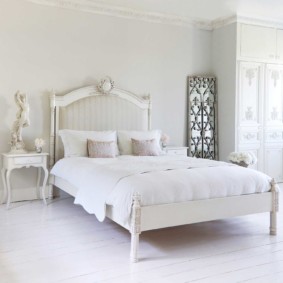 תמונת טקסטיל לחדר שינה בסגנון פרובנס
