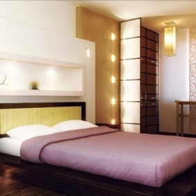 Japanilaistyylinen makuuhuonevalokuvakatsaus