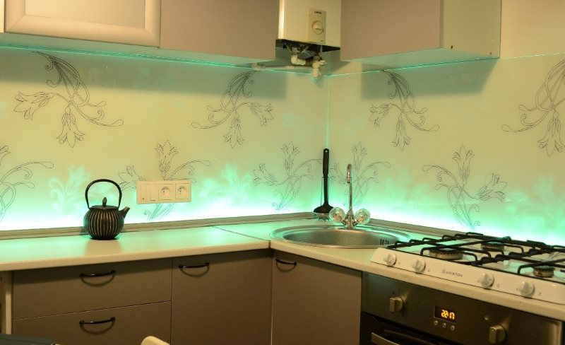 Decorative illumination of a glass kitchen apron