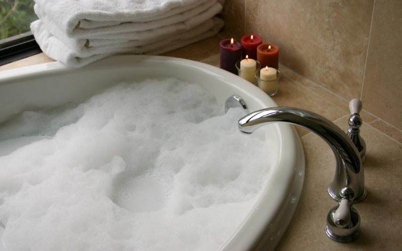 קערת אמבטיה אקרילית עם קצף
