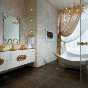 Spacious bathroom with ceramic flooring