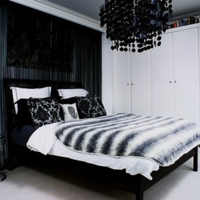 weißes Schlafzimmerinnenraumfoto