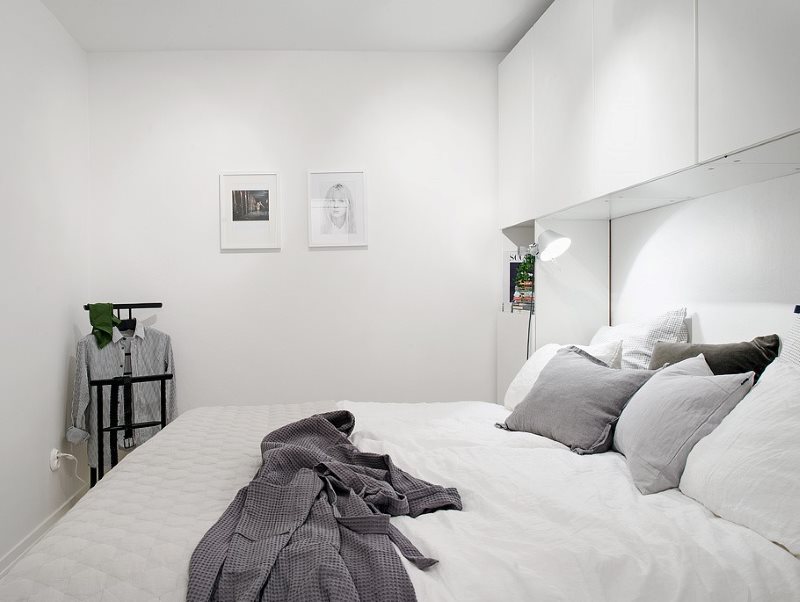 The interior of the bedroom without a window in the style of minimalism