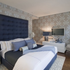 bedroom design 11 sq m with wallpaper
