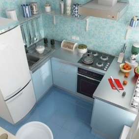רצפה כחולה במטבח קטן