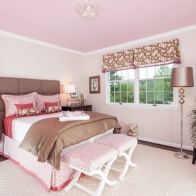Phòng ngủ nhà riêng màu hồng