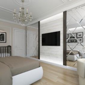 קיר מראה בחדר שינה מודרני