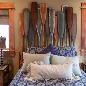 Old wooden oars over the head of the bed