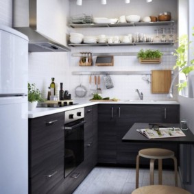 L-shaped kitchen with open shelves