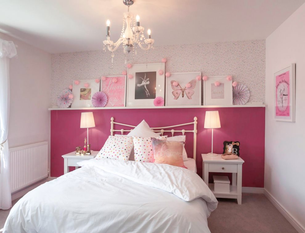 Růžové akcenty v interiéru ložnice