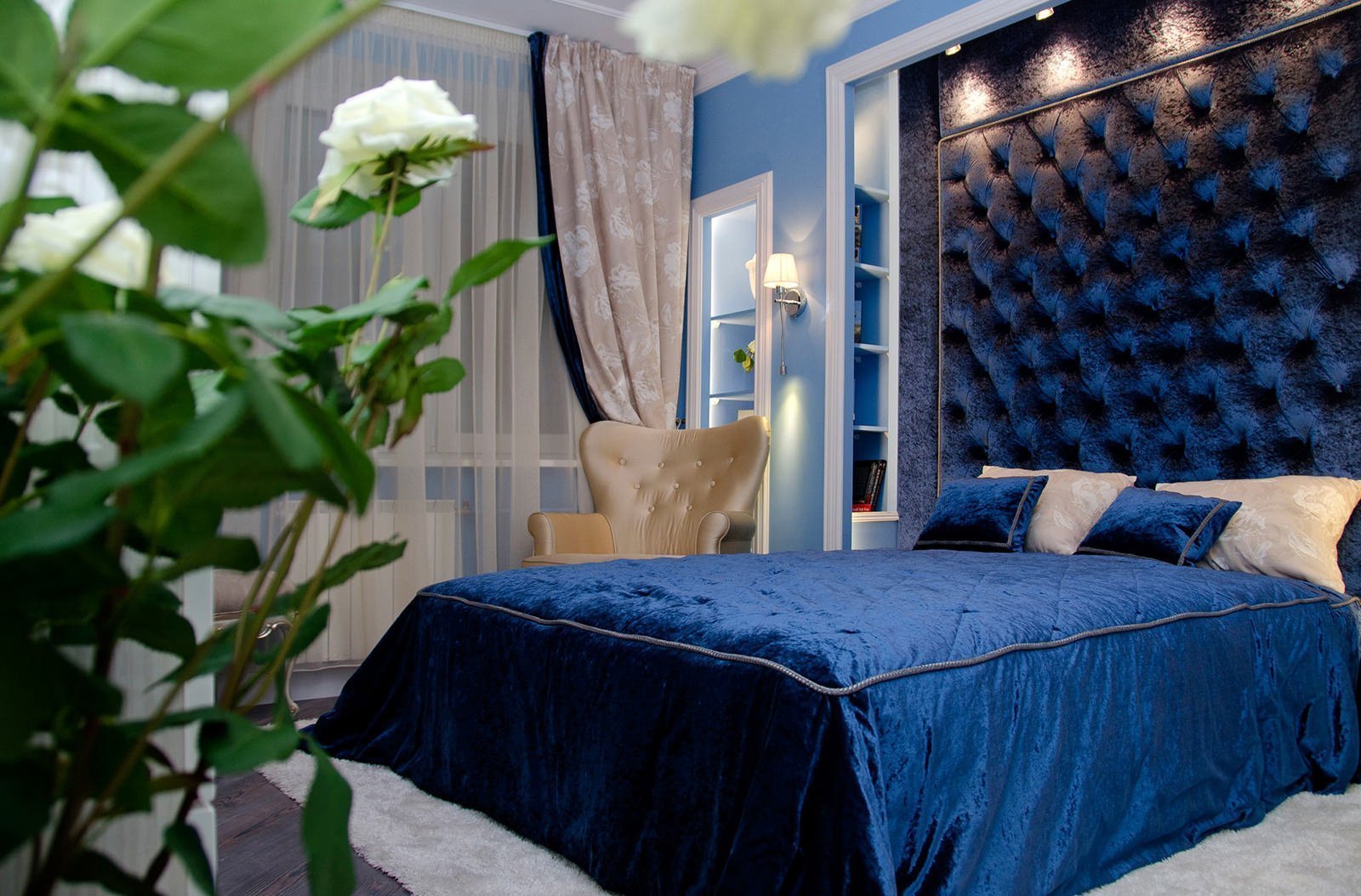 bilik tidur dalam foto reka bentuk biru