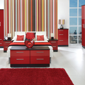 sarkanas guļamistabas dizaina idejas
