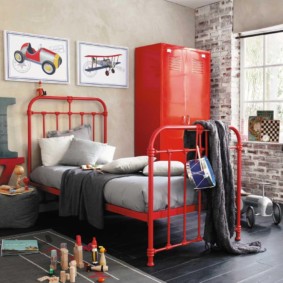 sarkanas guļamistabas veida idejas