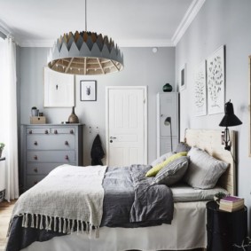 Skandinavisches Schlafzimmerinnenraumfoto