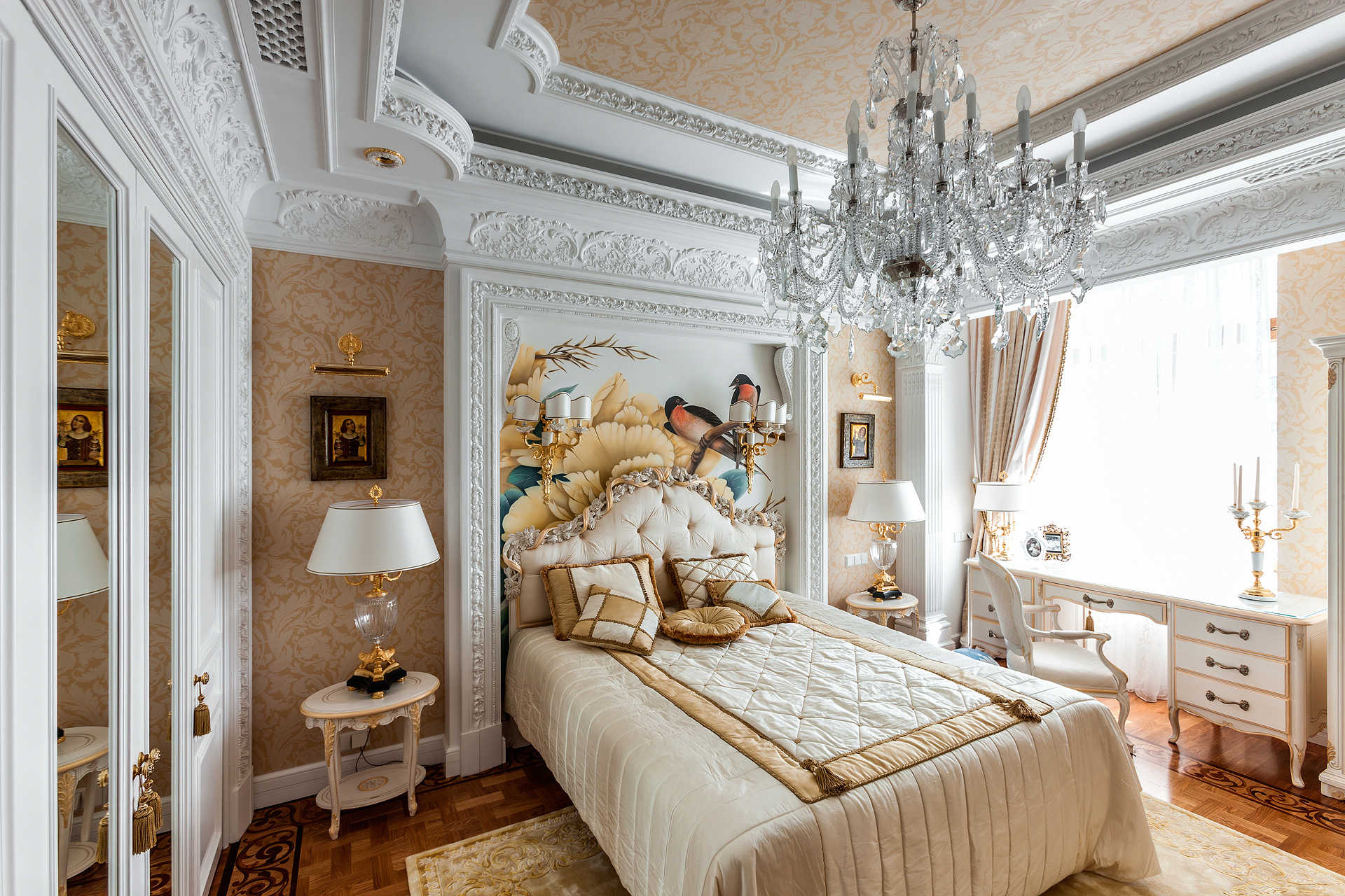 غرفة نوم كلاسيكية