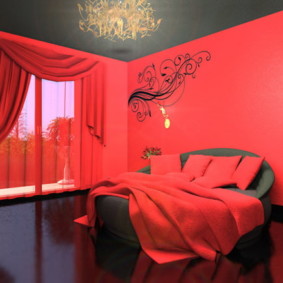 sarkans guļamistabas dekoru foto