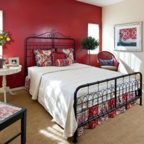 sarkans guļamistabas dizains
