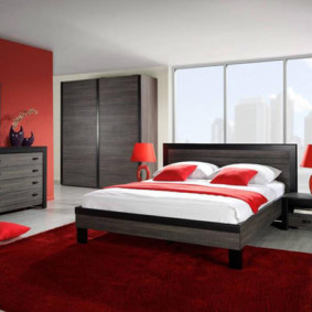 sarkanas guļamistabas dekoru idejas
