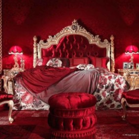 sarkanas guļamistabas dekoru idejas
