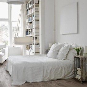 Skandinavisches Schlafzimmerdesignfoto