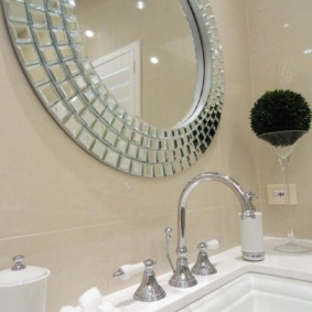 גובה מראה מעל תמונה עיצוב כיור אמבטיה